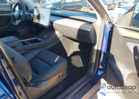 2023 Tesla Model Y Awd/Long Range Dual Motor All-Wheel Drive z USA, uszkodzony, nr VIN 7SAYGDEE3PF596164